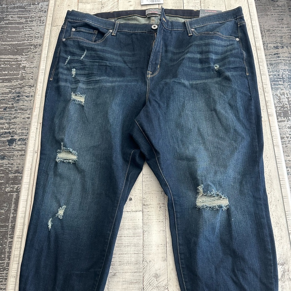 Torrid NWT Distressed Jeans